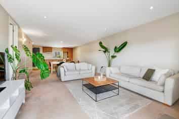 207/252 Centreway Road, Orewa