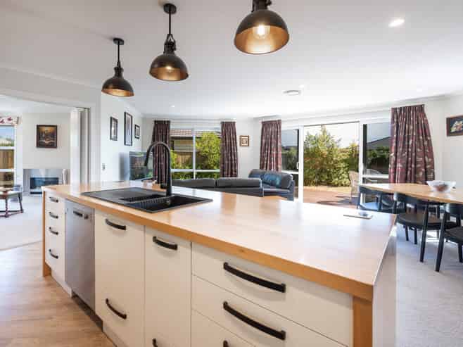 16 Fairmile Road, Richmond