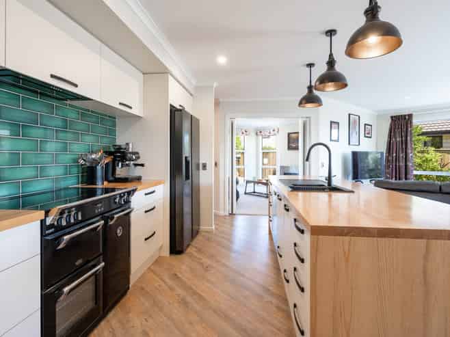 16 Fairmile Road, Richmond