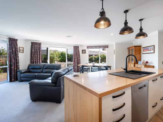 16 Fairmile Road, Richmond