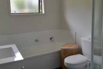 10 Bathurst Crescent, Pyes Pa