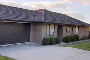 10 Bathurst Crescent, Pyes Pa