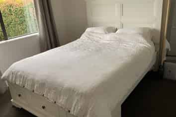 10 Bathurst Crescent, Pyes Pa