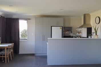 10 Bathurst Crescent, Pyes Pa