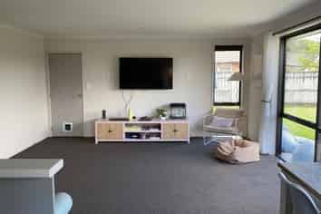 10 Bathurst Crescent, Pyes Pa