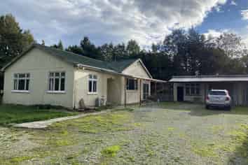 1711 South Hillend Dipton Road, Dipton