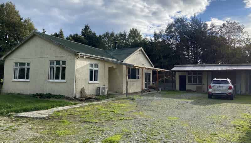 1711 South Hillend Dipton Road, Dipton