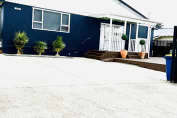 11C Bamboo Grove, Kelston