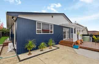 11C Bamboo Grove, Kelston