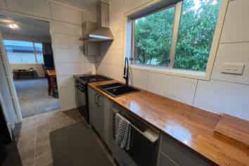 4/305 Great North Road, Henderson