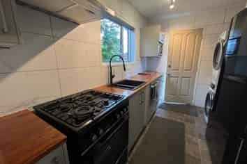 4/305 Great North Road, Henderson