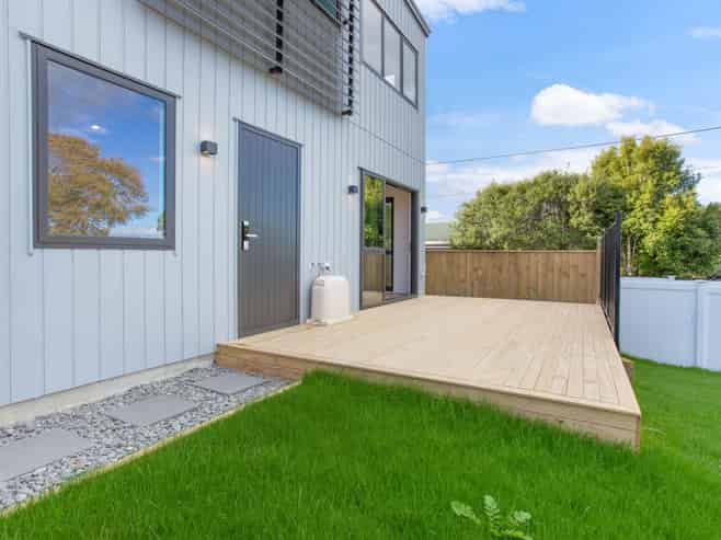 8/196 Royal Road, Massey