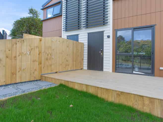 8/196 Royal Road, Massey