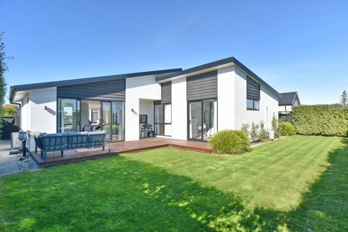 * UNDER OFFER * Stunning Home - Quality, Location & Value Here - Ansicht 4