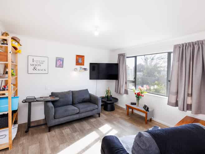 12 Somerset Crescent, Highbury