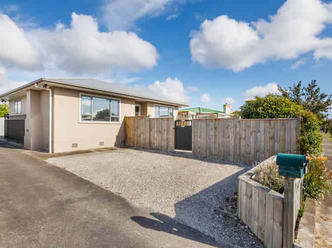 12 Somerset Crescent, Highbury