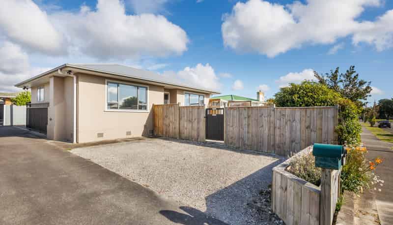 12 Somerset Crescent, Highbury