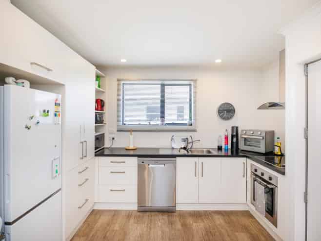 12 Somerset Crescent, Highbury