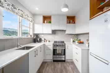 6 Te Reinga View, Tawa