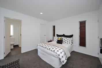 8 Derry Street, Greenlane