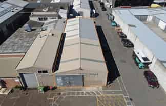 310sqm Warehouse with Crane & Booth