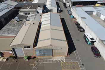 310sqm Warehouse with Crane & Booth