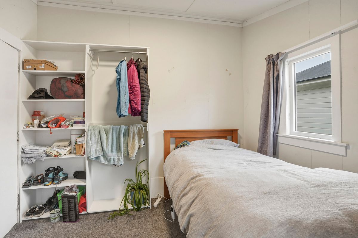 Tidy four-bedroom investment - Mehr
