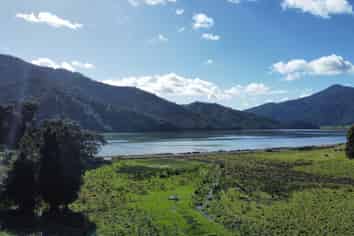 884 Queen Charlotte Drive, Linkwater