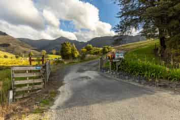 884 Queen Charlotte Drive, Linkwater
