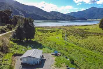 884 Queen Charlotte Drive, Linkwater