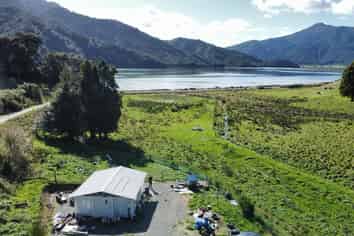 884 Queen Charlotte Drive, Linkwater