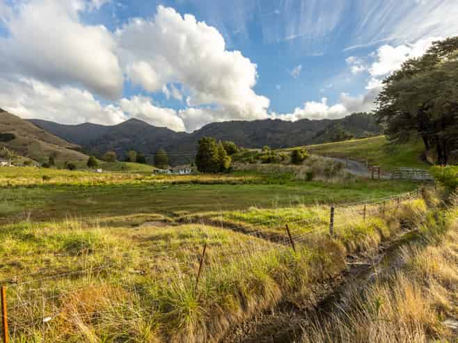 884 Queen Charlotte Drive, Linkwater