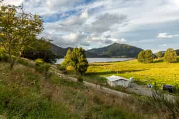 884 Queen Charlotte Drive, Linkwater