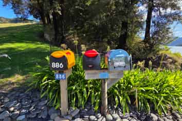 884 Queen Charlotte Drive, Linkwater