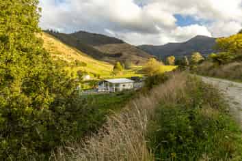 884 Queen Charlotte Drive, Linkwater