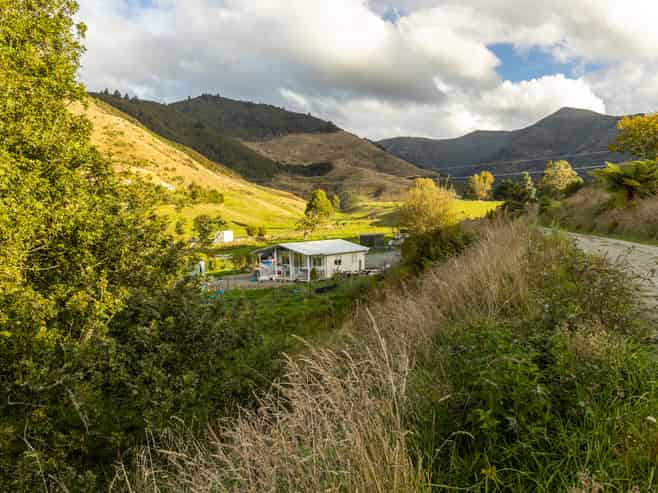 884 Queen Charlotte Drive, Linkwater