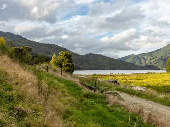 884 Queen Charlotte Drive, Linkwater