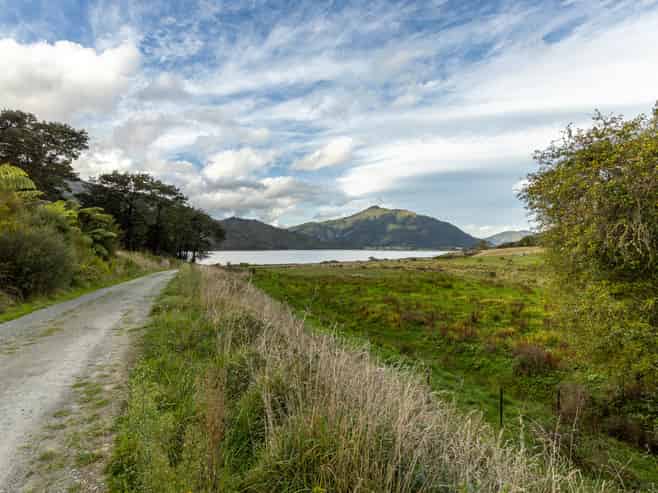 884 Queen Charlotte Drive, Linkwater