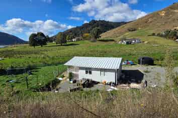 884 Queen Charlotte Drive, Linkwater