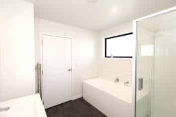 206B Bluff Highway, Kew