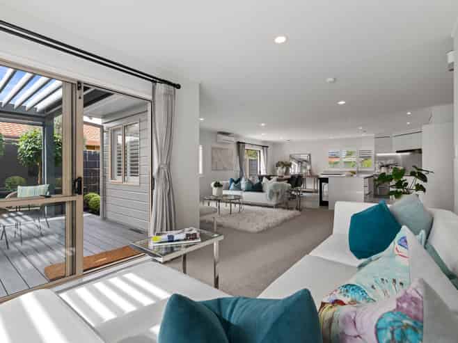 17  Lushington Place, Huntington Park