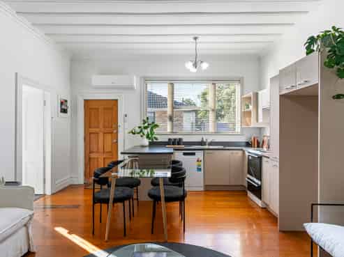 1-2/82A Commissariat Road, Mount Wellington