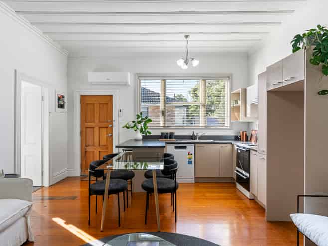 1-2/82A Commissariat Road, Mount Wellington