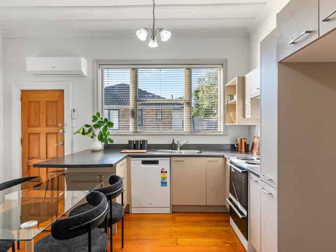 1-2/82A Commissariat Road, Mount Wellington