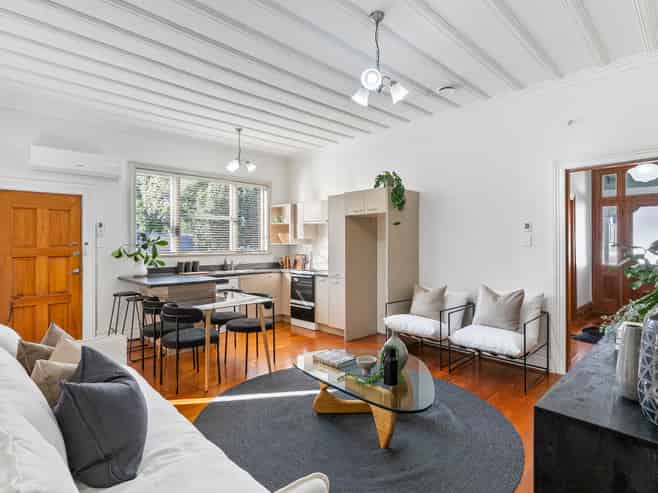 1-2/82A Commissariat Road, Mount Wellington