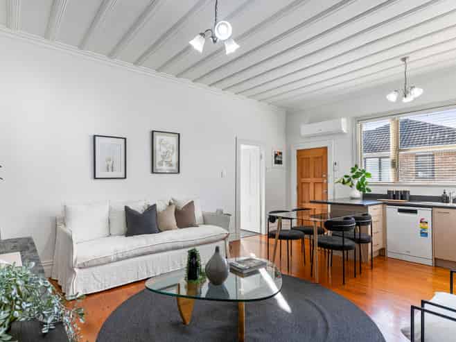 1-2/82A Commissariat Road, Mount Wellington