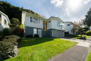 62 Spinnaker Drive, Whitby