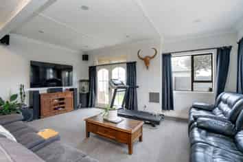 282 Princes Street, Strathern
