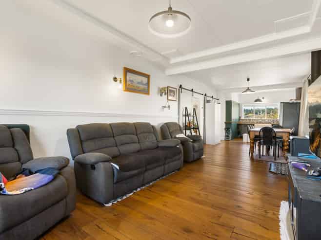 105 Centennial Avenue, Alexandra