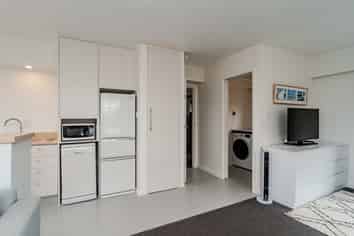 13/125 Grant Road, Thorndon